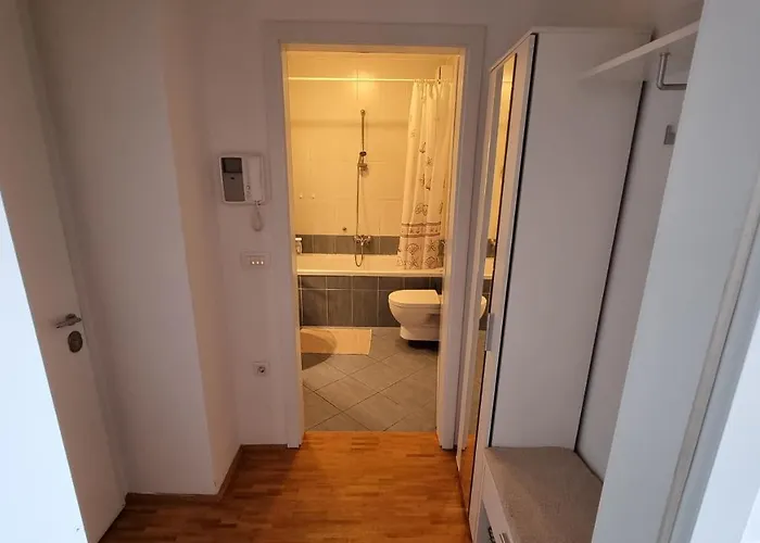 Lakeside アパート