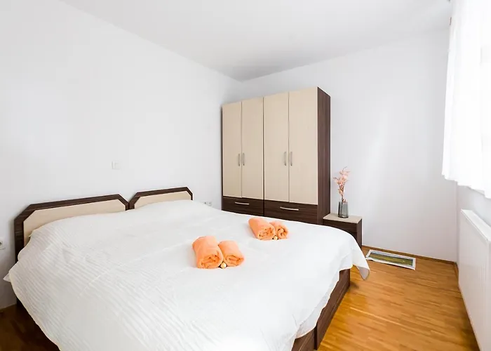 アパート Lakeside ツェルクニツァ